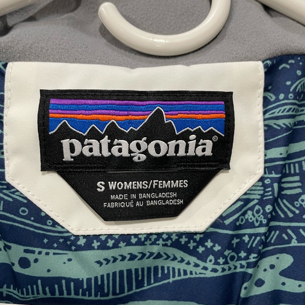 Patagonia Women's Teal and Navy Patterned Jacket